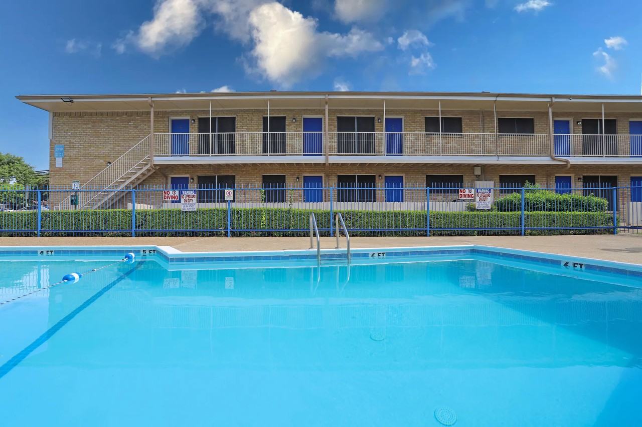 Woodgate Apartments - Photo 4 of 28