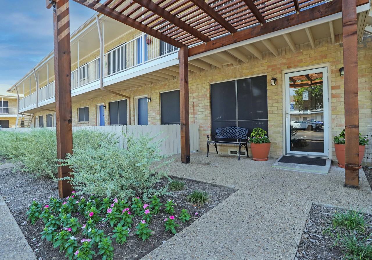 Woodgate Apartments - Photo 6 of 28