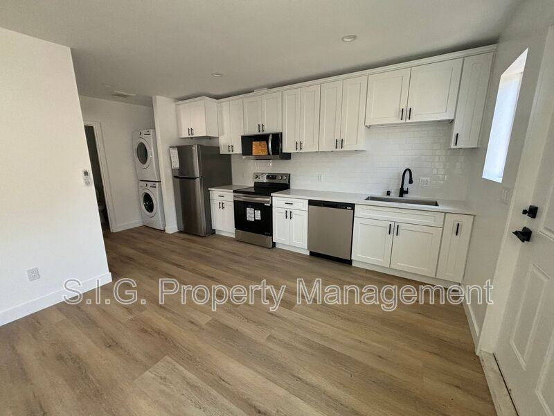1233 Mott St - Photo 2 of 15