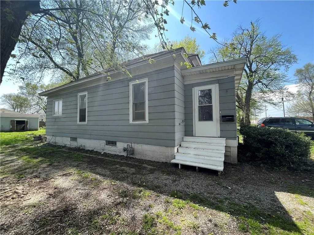 2287 E Hickory St - Photo 2 of 3