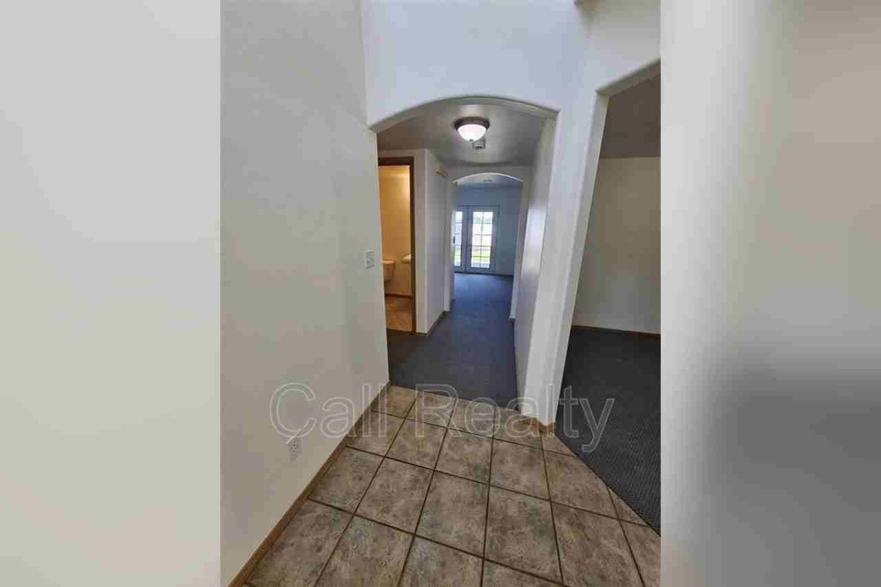 1021 N Malvern Rd - Photo 2 of 24