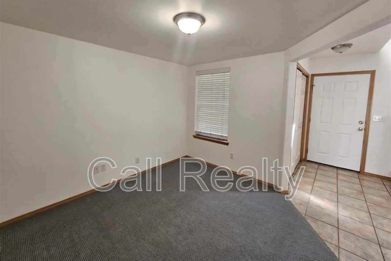 1021 N Malvern Rd - Photo 3 of 24