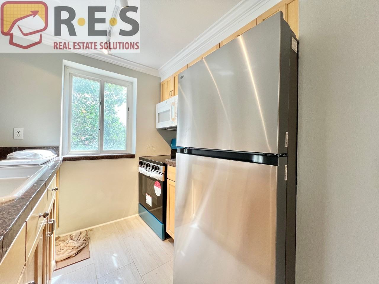 1125 N Washington St #301 - Photo 3 of 10