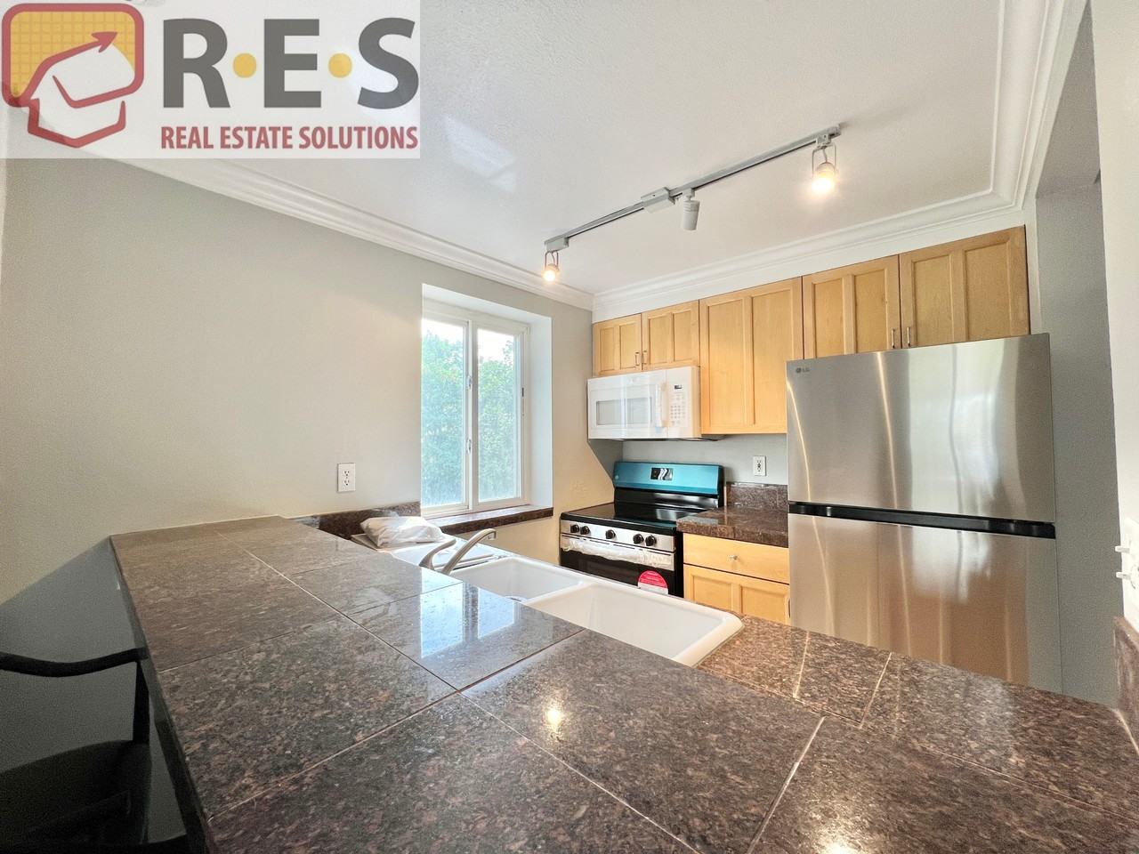 1125 N Washington St #301 - Photo 4 of 10