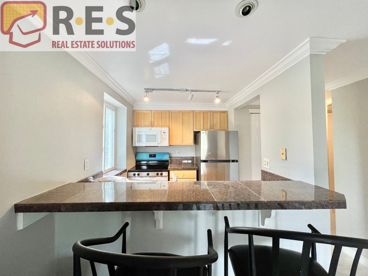 1125 N Washington St #301 - Photo 5 of 10
