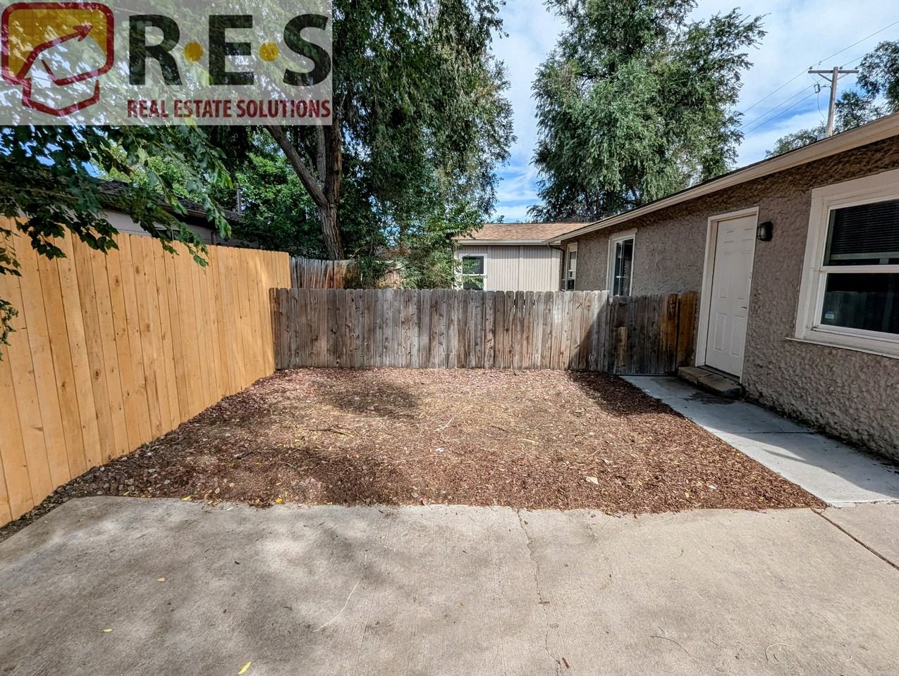 704 S Lowell Blvd - Photo 2 of 13