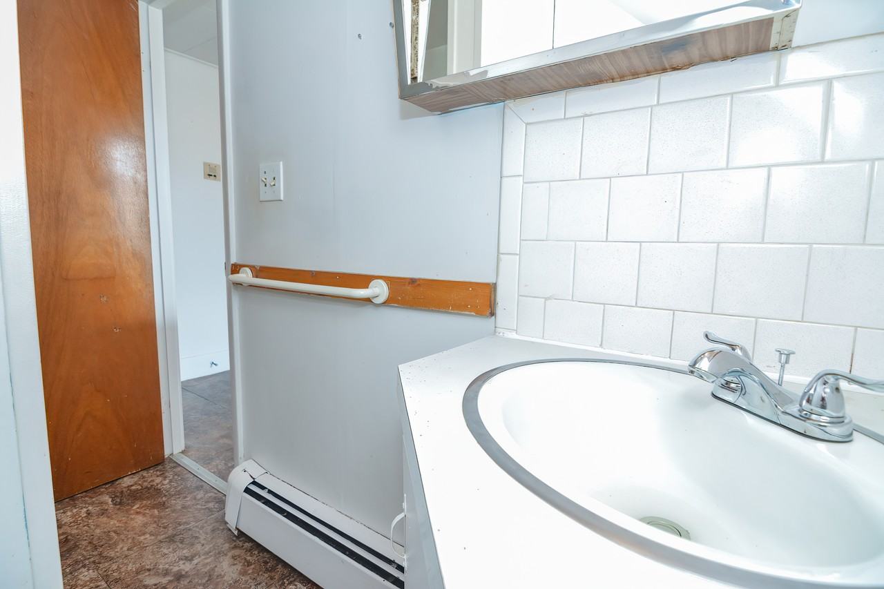 210 Whittenton St - Photo 3 of 17