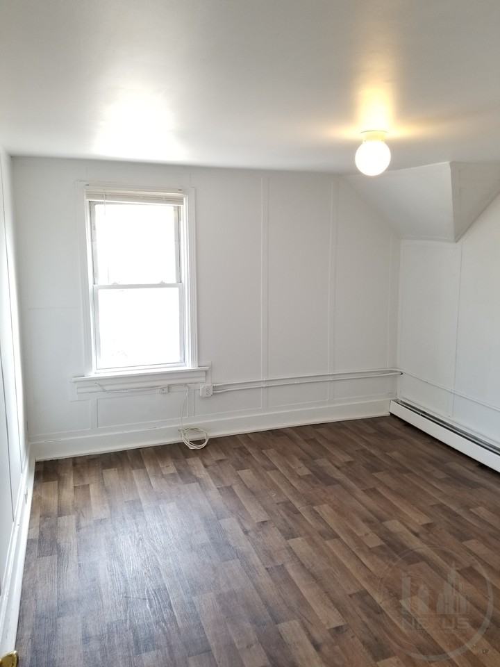 10-12 Bettez St - Photo 5 of 10