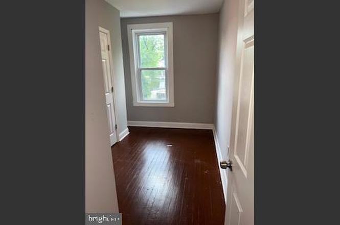 2864 West Garrison Avenue - Photo 3 of 9