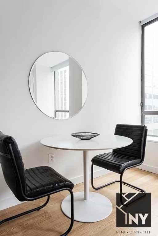 Wall St #1716 - Photo 7 of 8