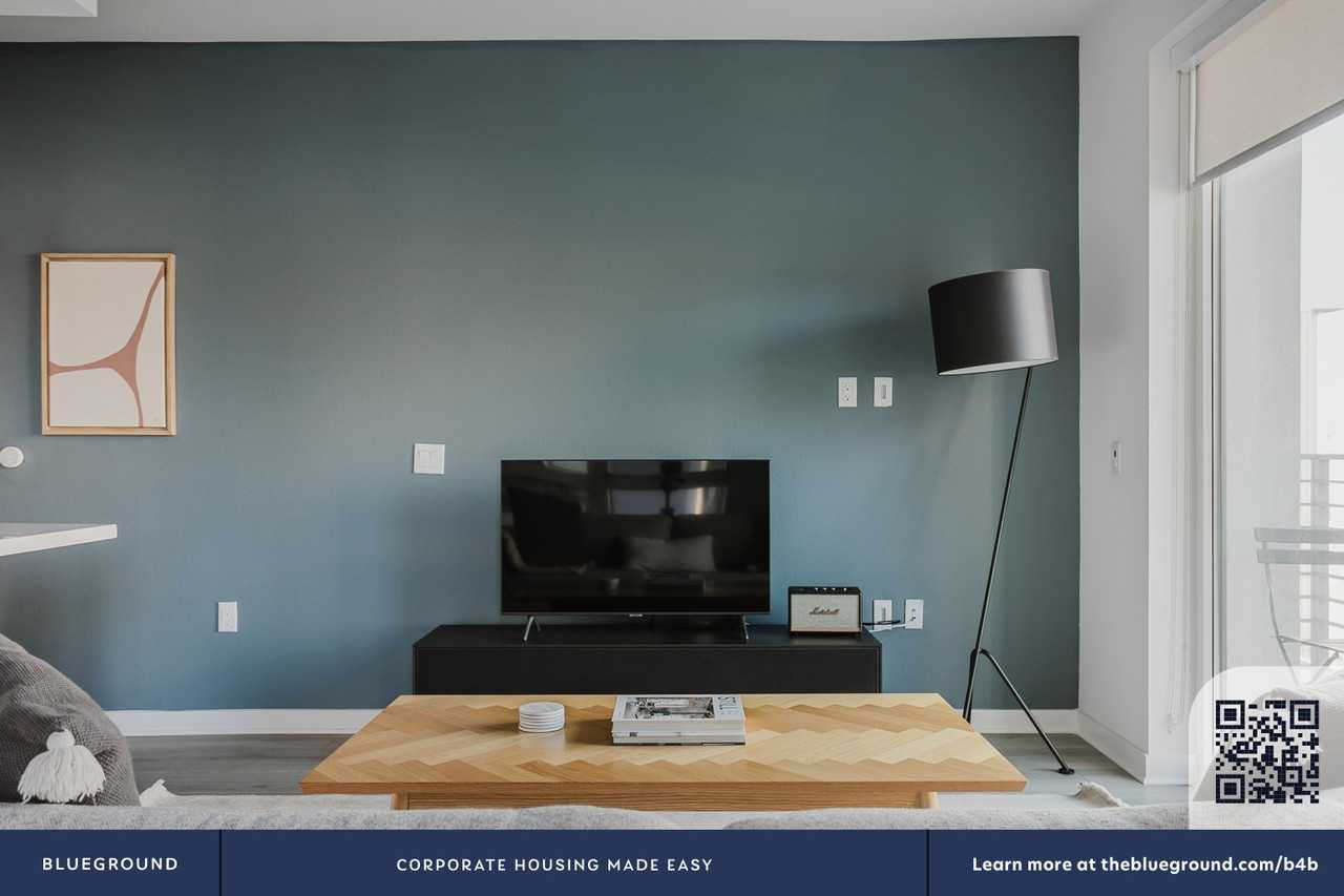 201 The Promenade North - Photo 5 of 39