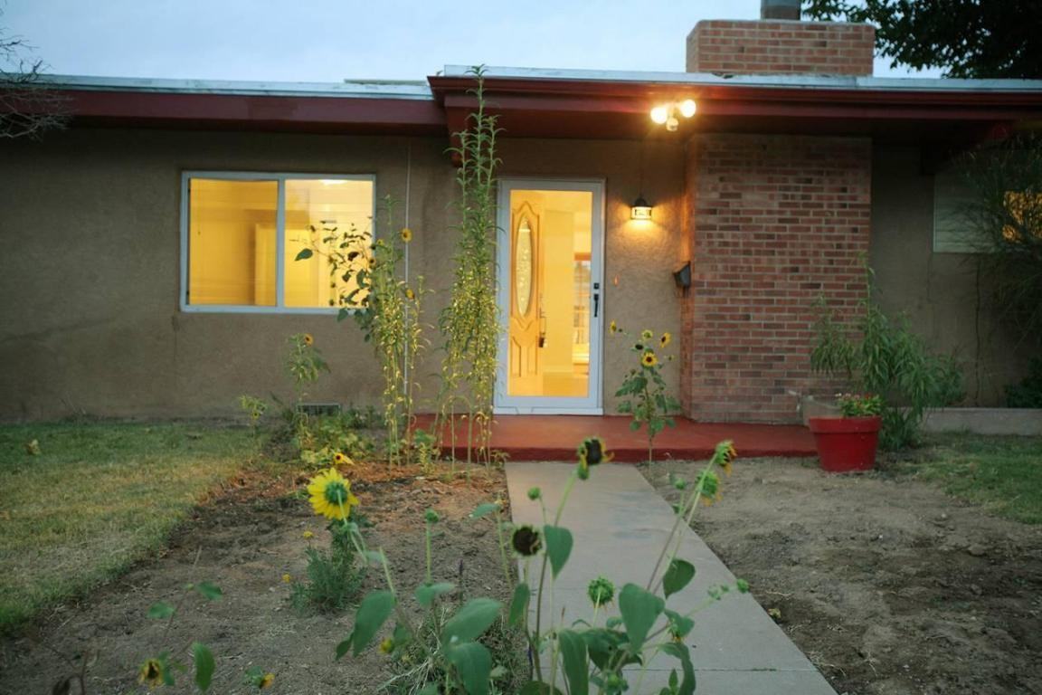 4503 Marquette Ave NE - Photo 2 of 35