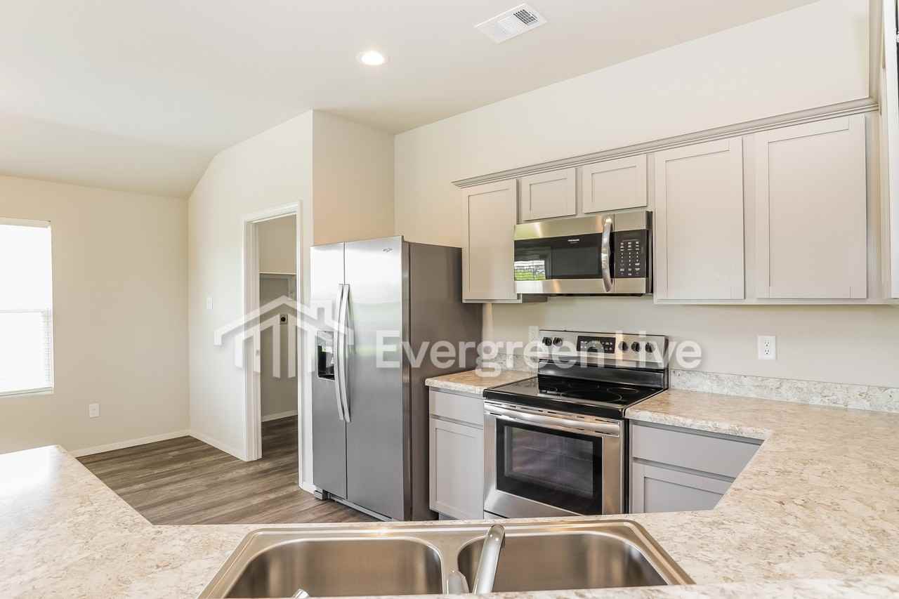 120 Ellis Dr - Photo 5 of 15