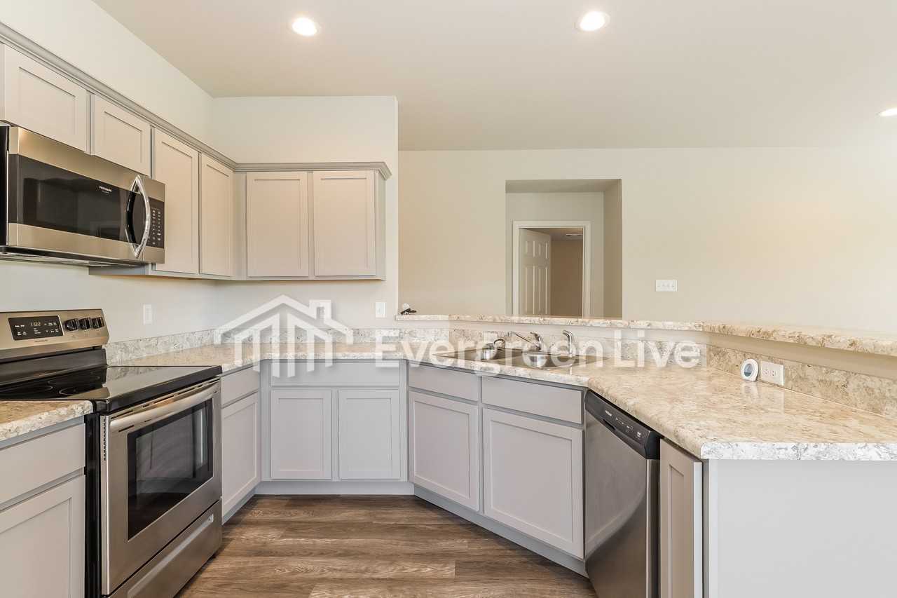 120 Ellis Dr - Photo 4 of 15