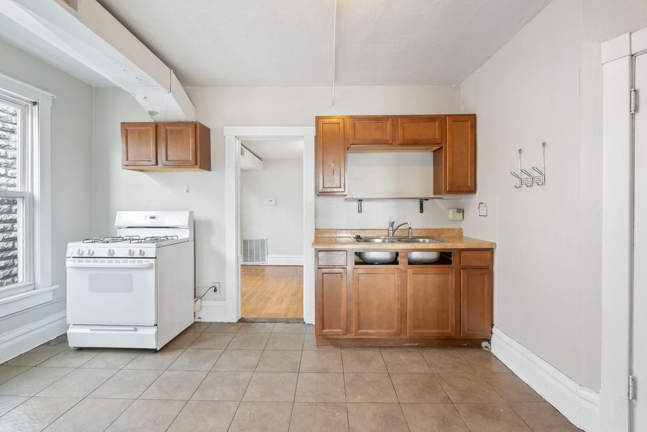 2020 College Street - Photo 6 of 25