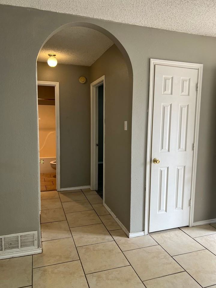 6101 7th St - Photo 5 of 23