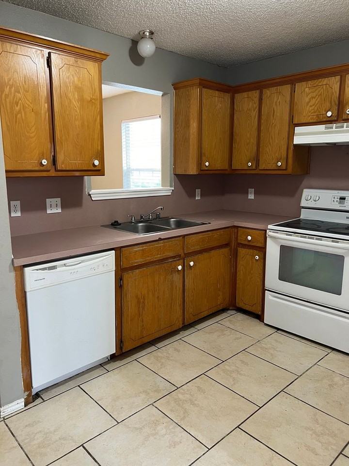 6101 7th St - Photo 5 of 20