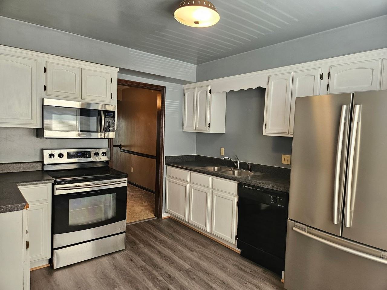 5622 Picadilly Ln - Photo 2 of 13