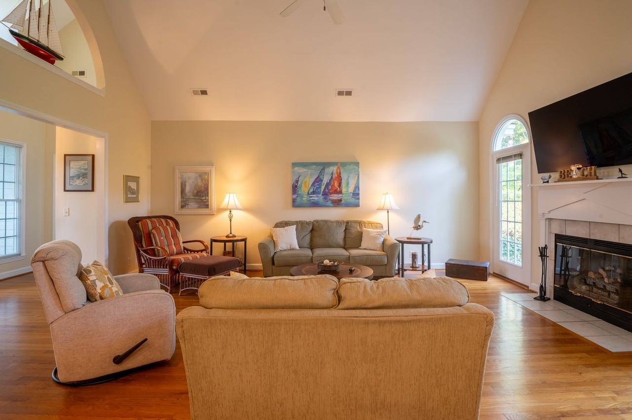 3326 St James Dr - Photo 6 of 41