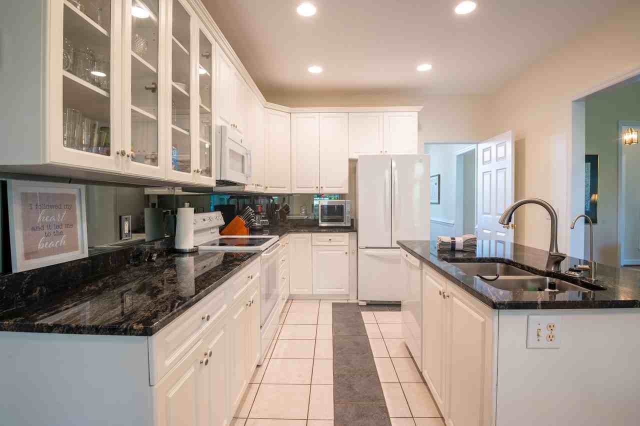 3326 St James Dr - Photo 7 of 41