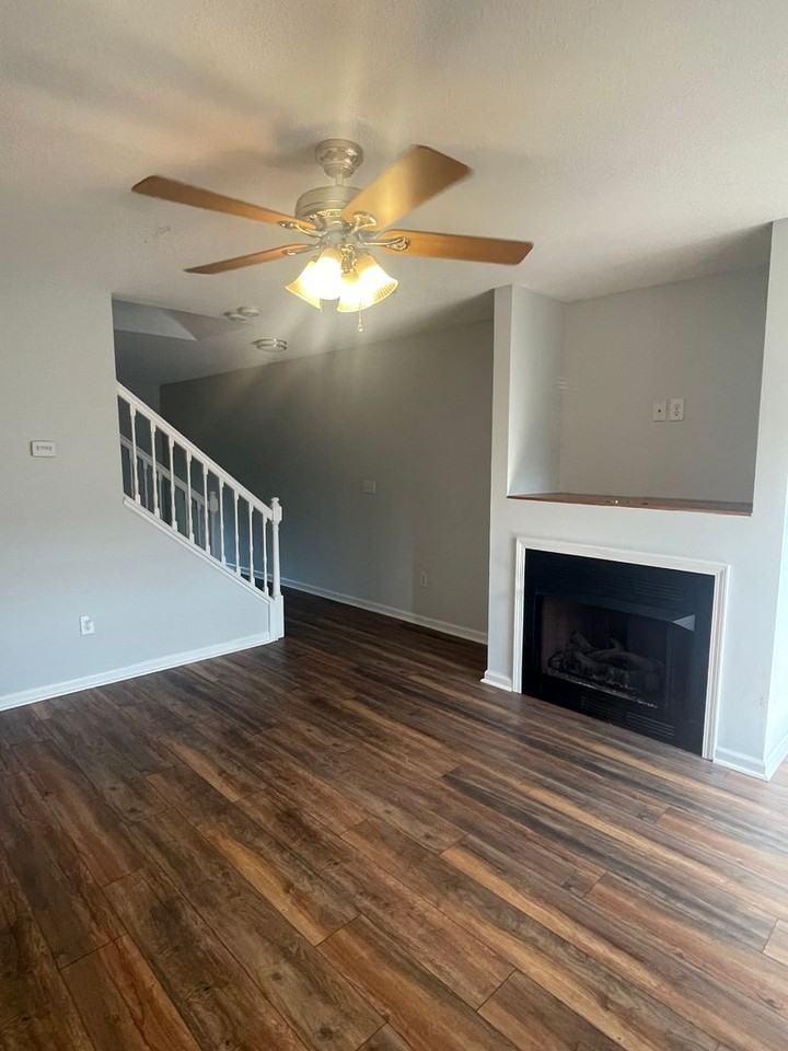 109 Stafford Ct - Photo 2 of 18