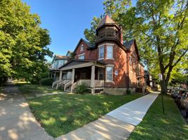 featured image of 160 W 9th Ave