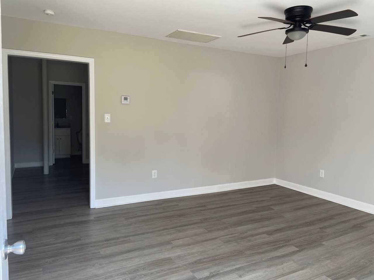 440 Weatherly St - Photo 3 of 16