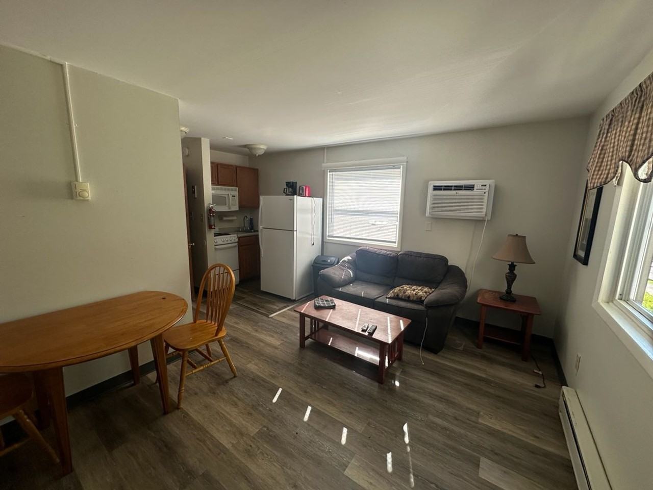 383 College Street - Photo 2 of 14