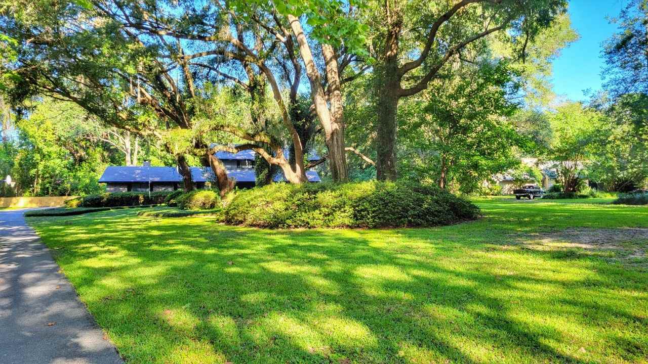 2630 Nw 27th Ter - Photo 2 of 37