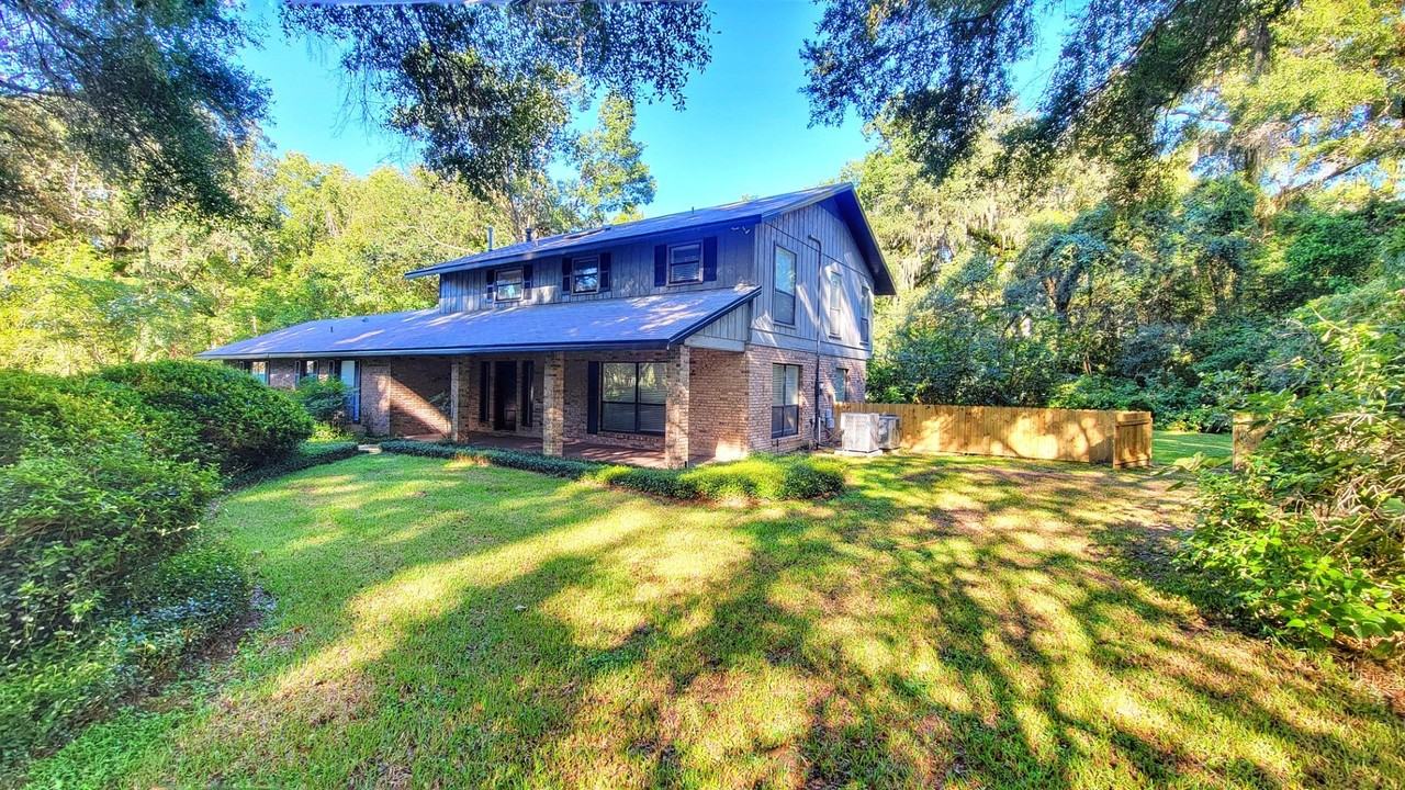 2630 Nw 27th Ter - Photo 5 of 37