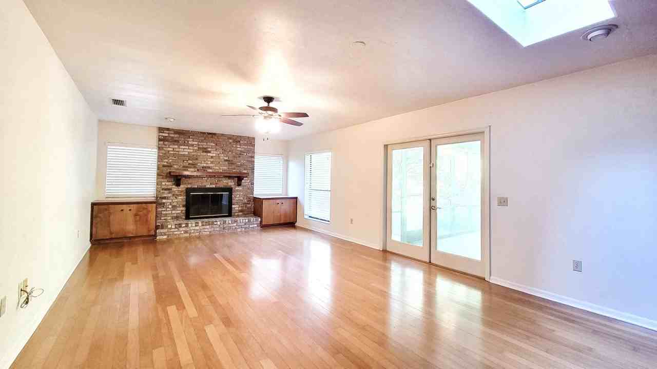 2630 Nw 27th Ter - Photo 7 of 37