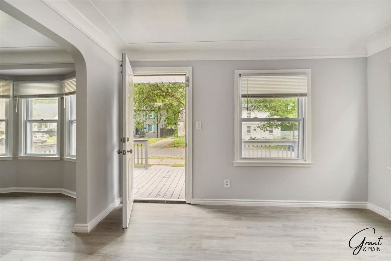 18182 Heyden St - Photo 4 of 11