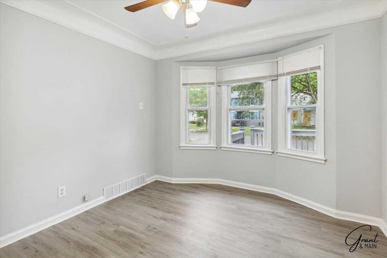 18182 Heyden St - Photo 5 of 11