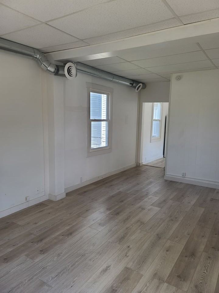 210 W Union St - Photo 2 of 5