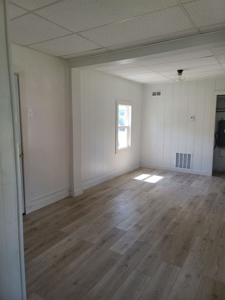 210 W Union St - Photo 3 of 5