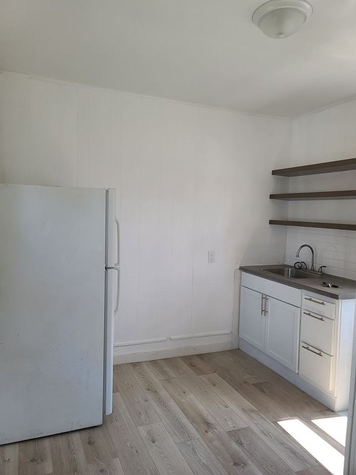 210 W Union St - Photo 4 of 5