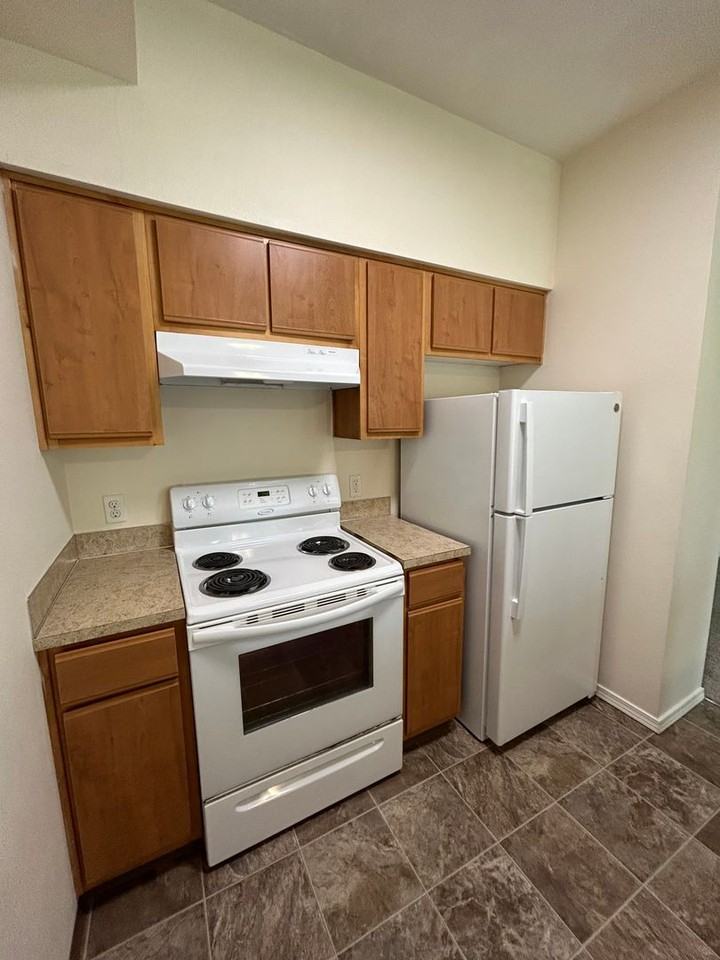 108-Hillsdale Plaza Apartments - Photo 6 of 25