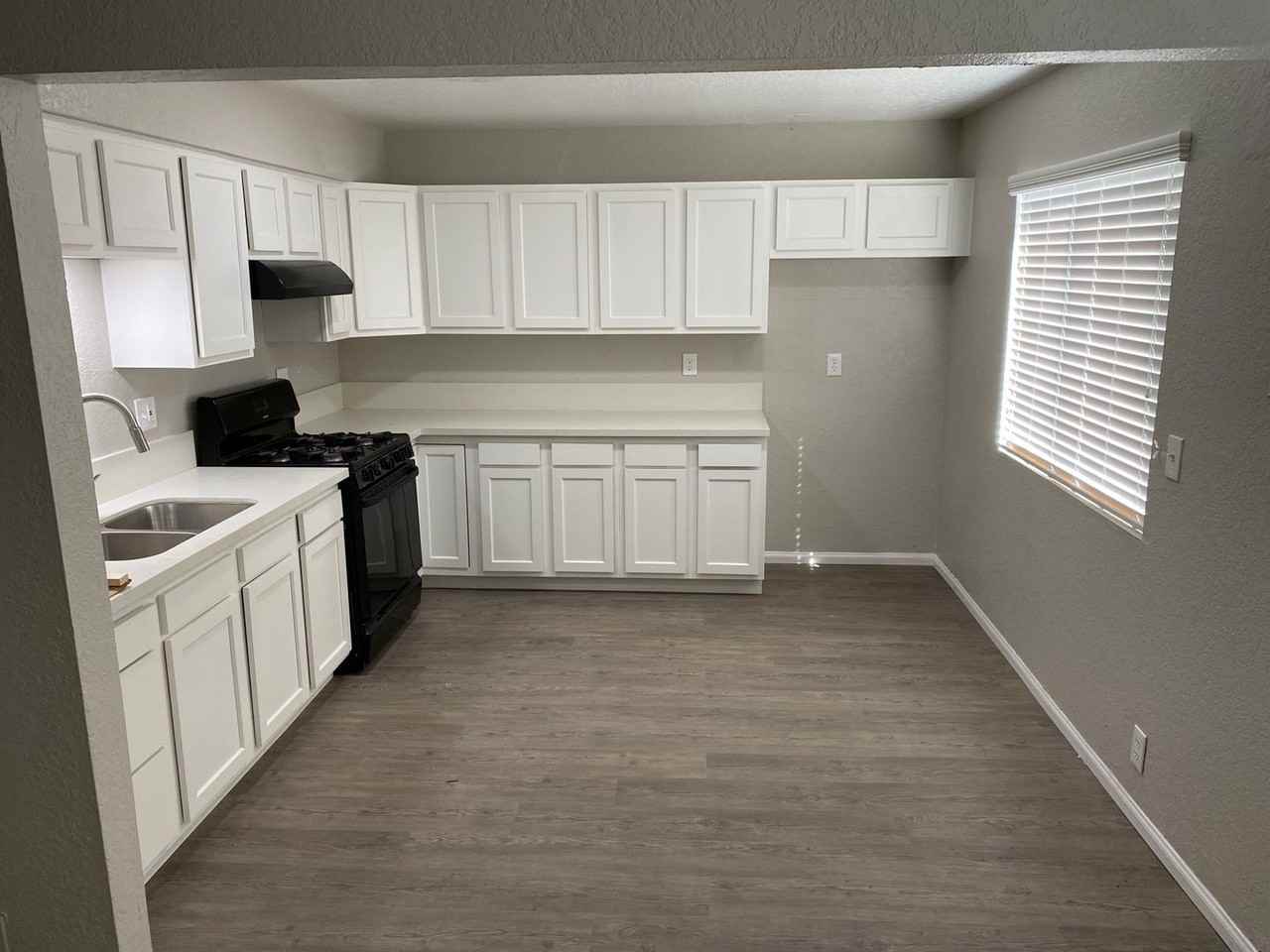 33071 Pederson St - Photo 2 of 6