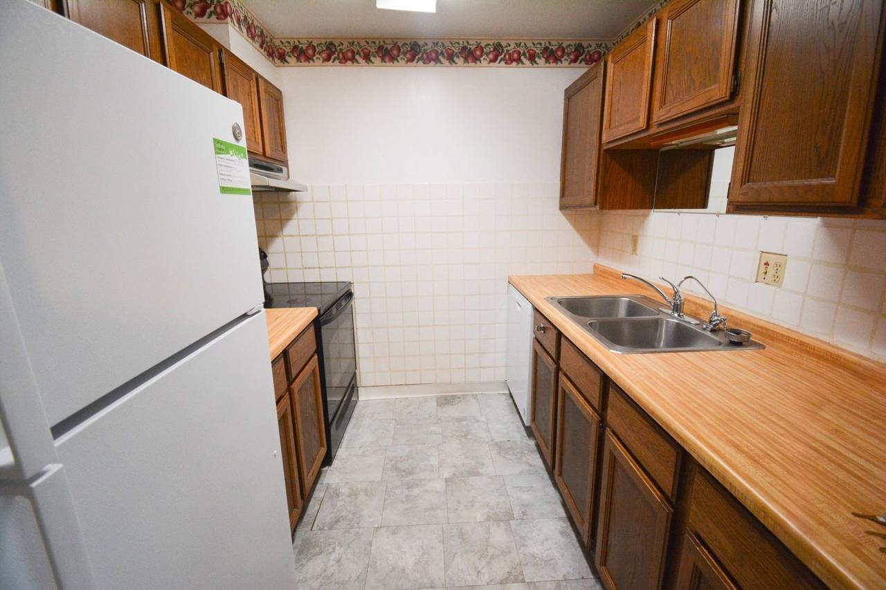 2312 Valleyhigh Dr Nw #F105 - Photo 3 of 10