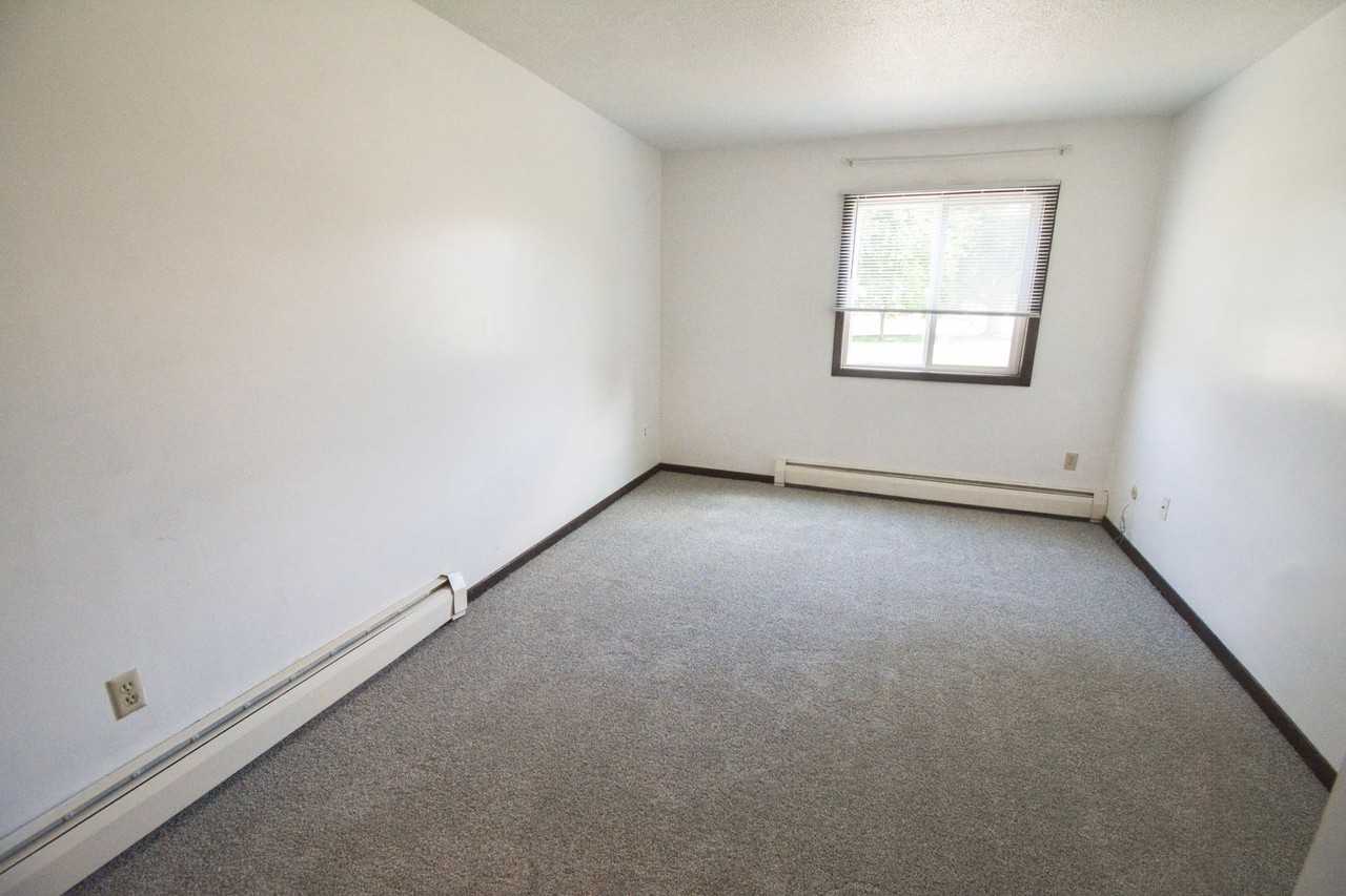 2312 Valleyhigh Dr Nw #F105 - Photo 4 of 10
