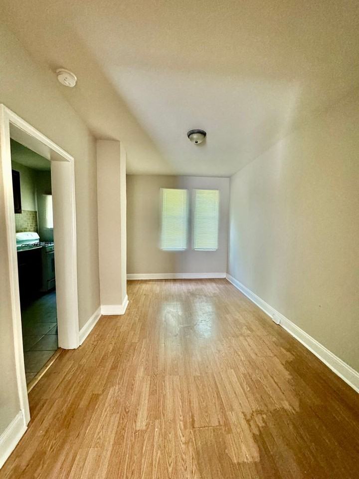 2537 S Shields St - Photo 3 of 12