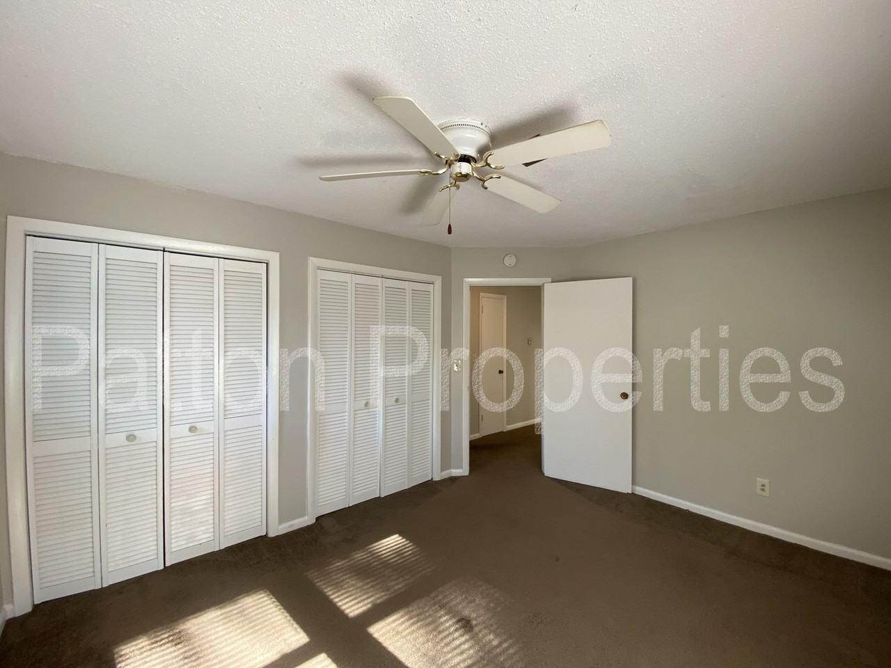 221 S Lucas St - Photo 7 of 14