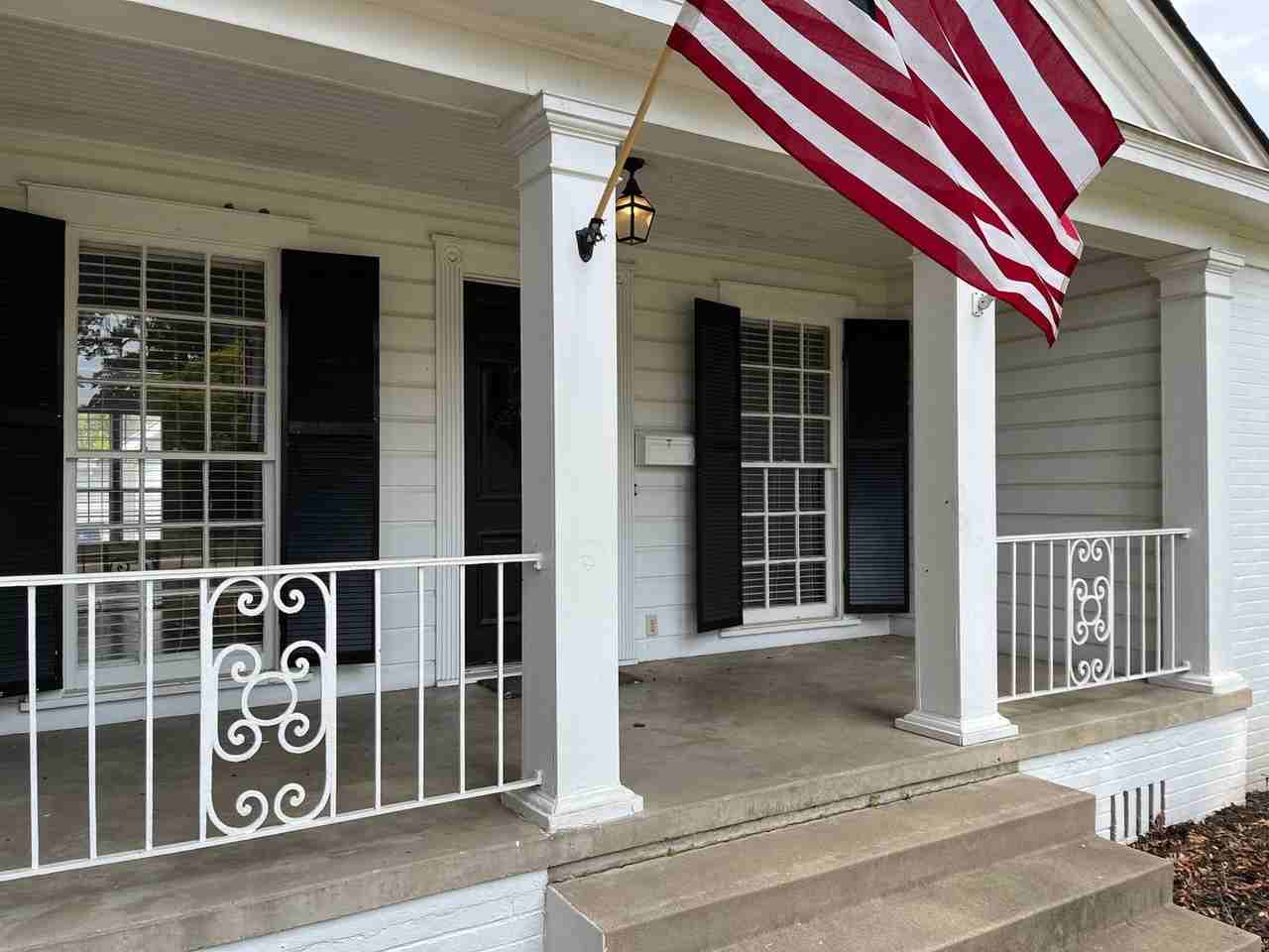 448 Elmwood St - Photo 2 of 14