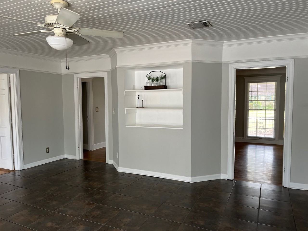 448 Elmwood St - Photo 6 of 14