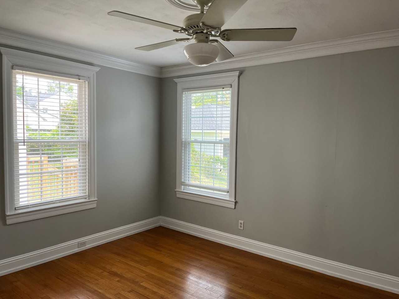 448 Elmwood St - Photo 7 of 14