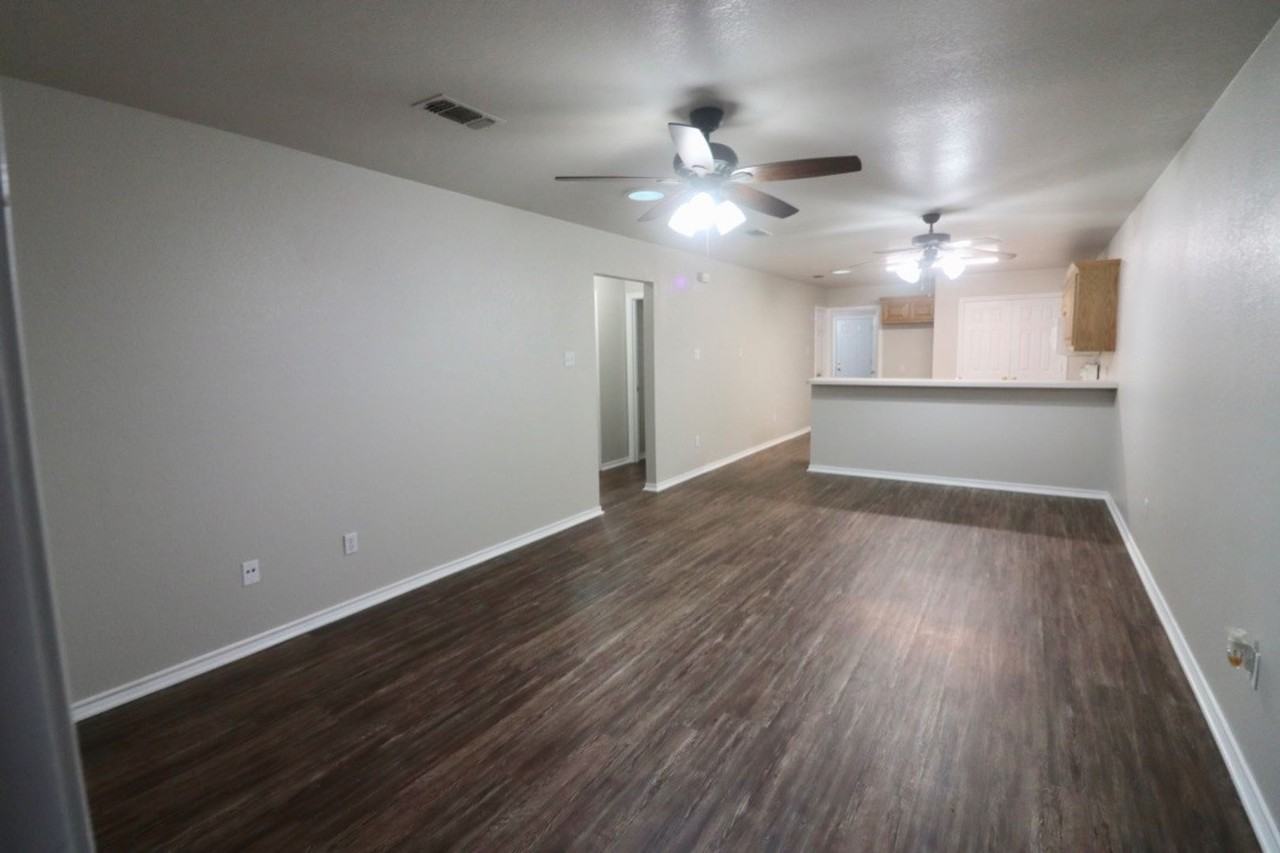 1124 W Spring St - Photo 2 of 13