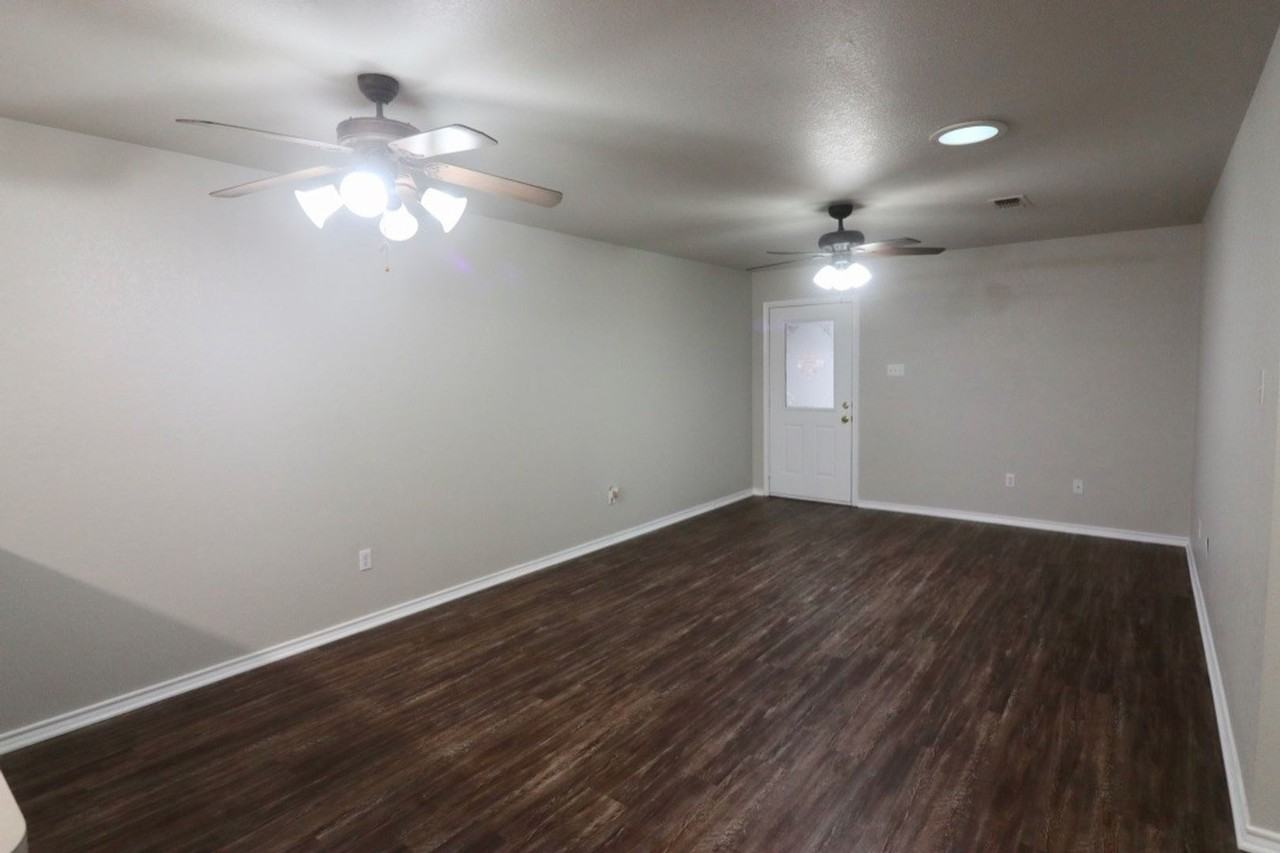 1124 W Spring St - Photo 3 of 13