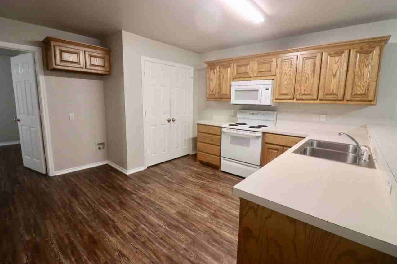 1124 W Spring St - Photo 5 of 13