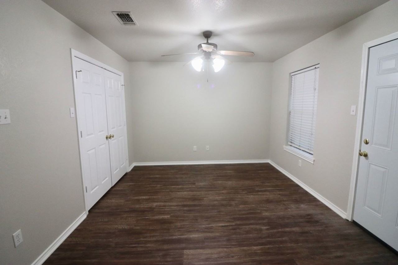 1124 W Spring St - Photo 6 of 13