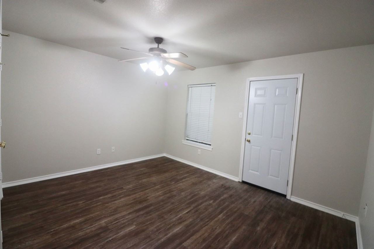 1124 W Spring St - Photo 7 of 13